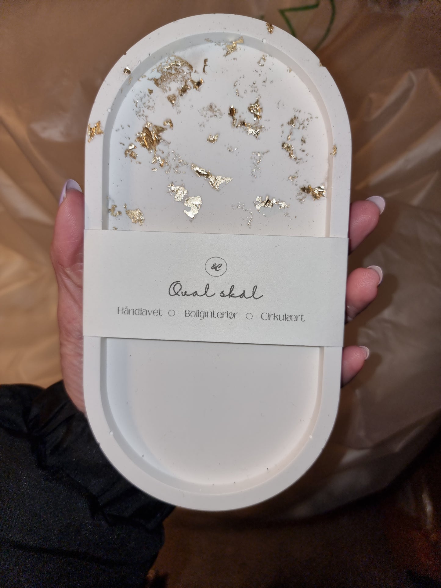 Jesmonite fad Classic White m. Guldflager